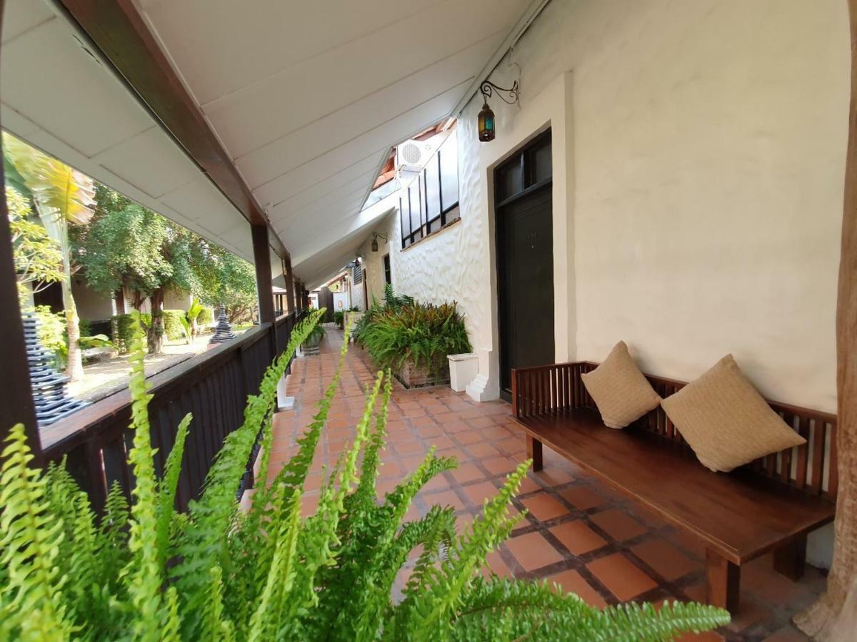 Tharaburi Resort Sukhothai Exterior photo